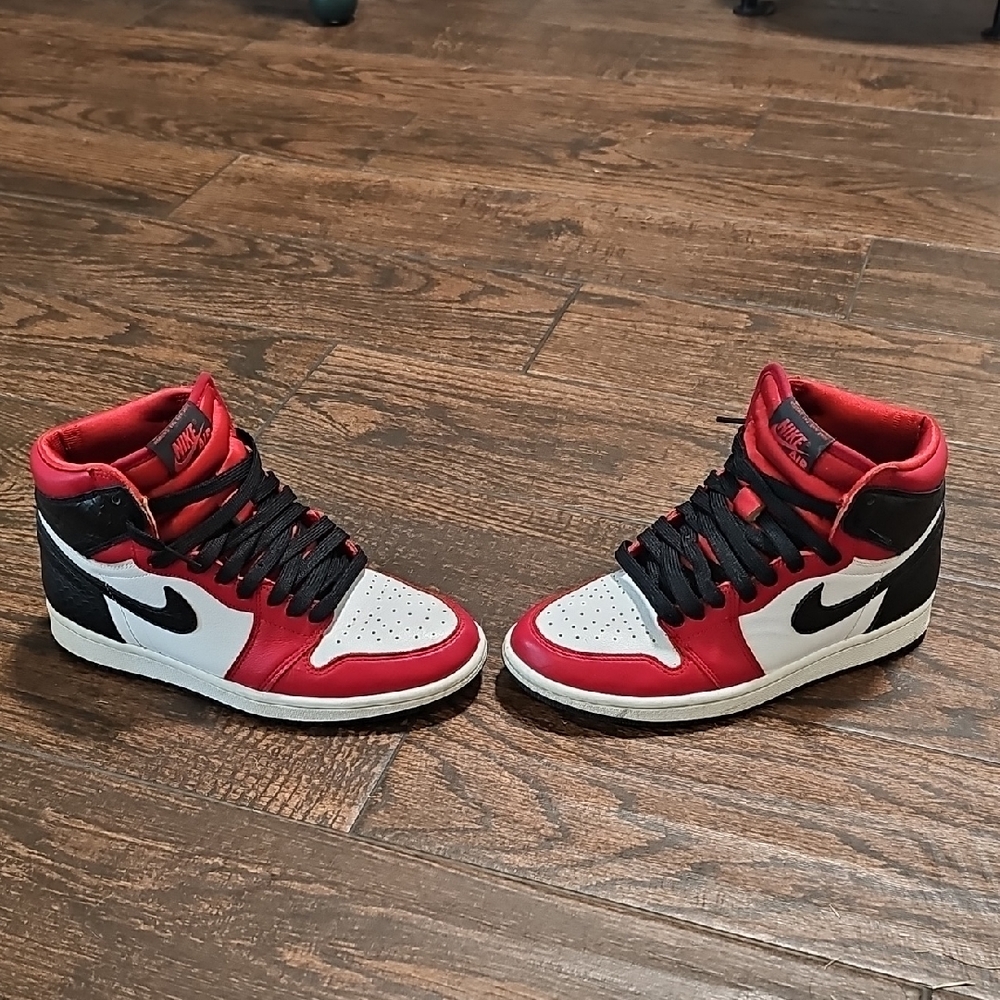 the Air Jordan 1 High OG “Satin Snake” High-Tops